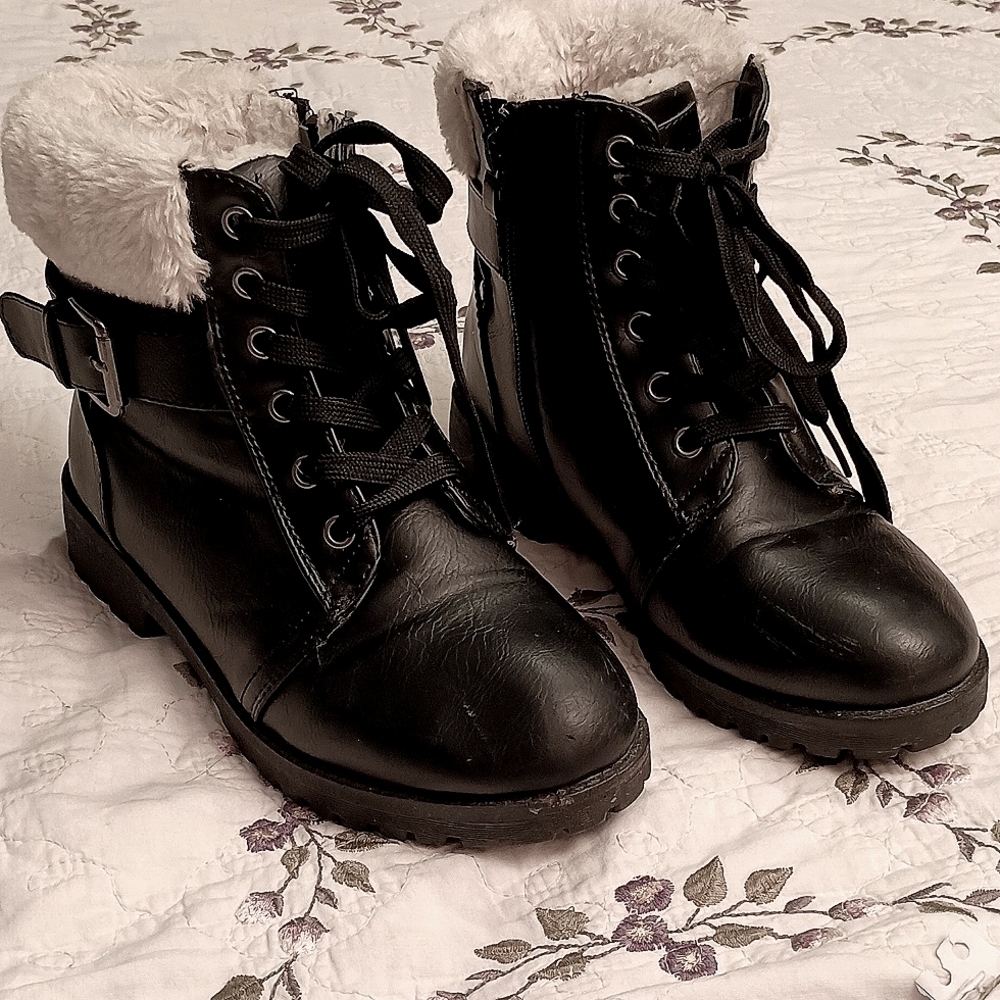 Apres Women's Boots Park City Black Faux Fur Lined Ankle Side Zipper Lace Up